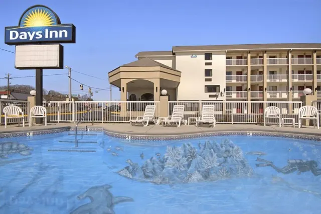 Days Inn by Wyndham Apple Valley Pigeon Forge/Sevierville - photo 2