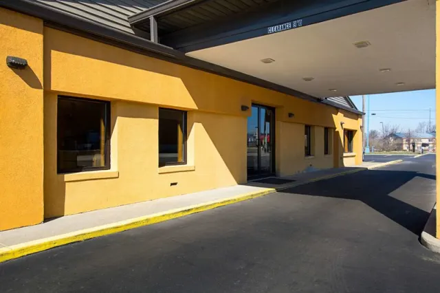 Quality Inn & Suites Greensburg I-74 - снимка 2