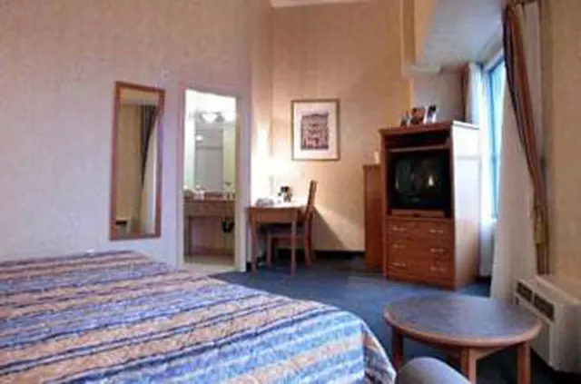 Best Western Plus Uptown Hotel - photo 3