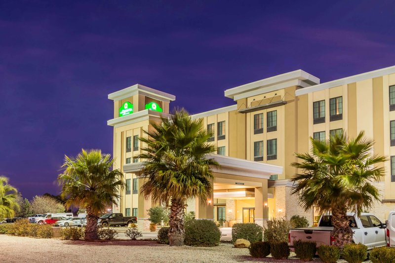 La Quinta Inn & Suites by Wyndham Carlsbad - photo 1