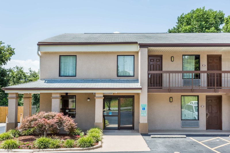 Days Inn By Wyndham Winston Salem North - photo 1