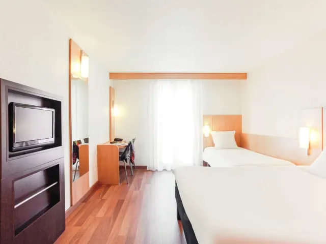 Hôtel ibis Hyères Centre - photo 4
