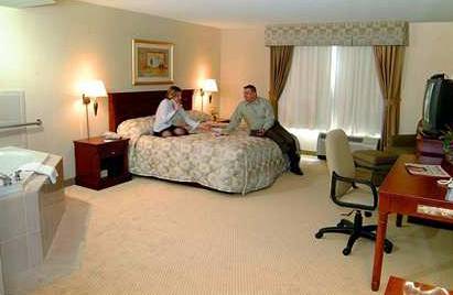 Hampton Inn & Suites by Hilton Toronto Airport - photo 3