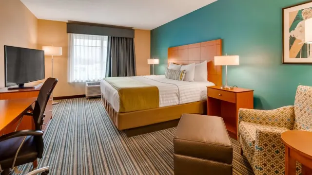 Best Western Plus TuscumbiaMuscle Shoals Hotel  Suites - photo 3