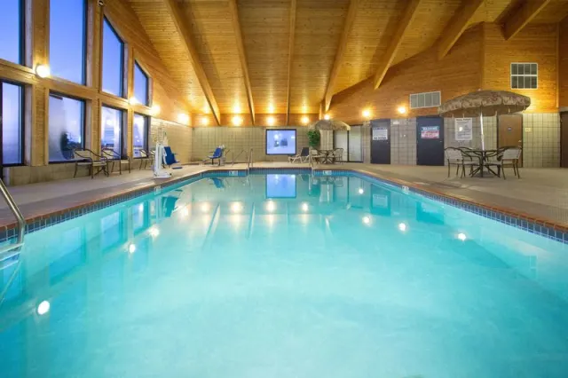 AmericInn by Wyndham New London - photo 3
