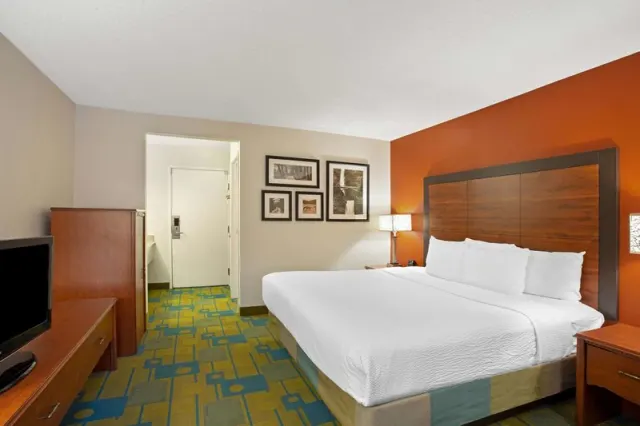 La Quinta Inn by Wyndham Auburn Worcester - photo 4