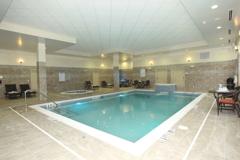 Holiday Inn & Suites Fayetteville W-Fort Bragg Area - photo 1