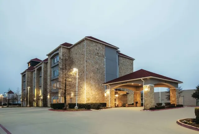 La Quinta Inn & Suites by Wyndham Mansfield TX - foto 3