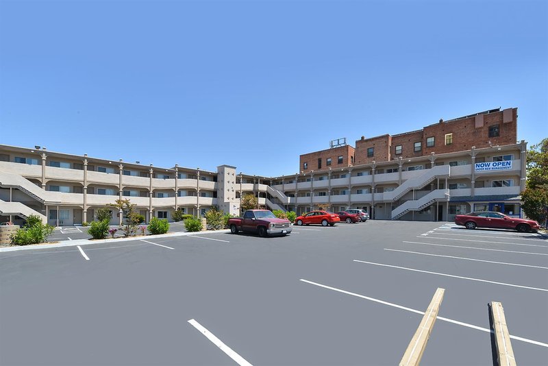 Econo Lodge Oakland Lake Merritt Area - photo 1