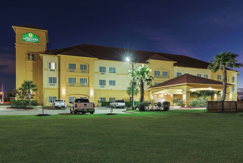 La Quinta Inn & Suites by Wyndham Deer Park - photo 1