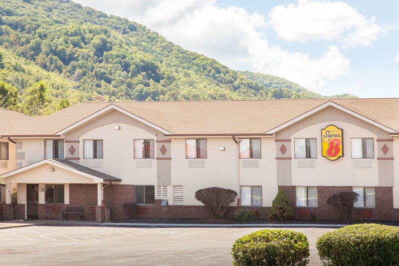 Super 8 by Wyndham Norton VA - photo 1