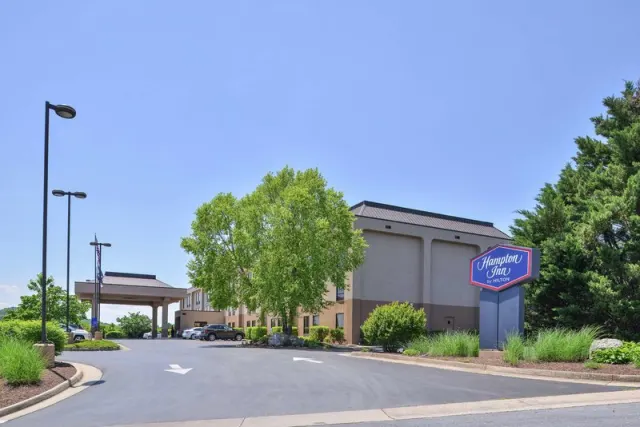 Hampton Inn Staunton - снимка 3