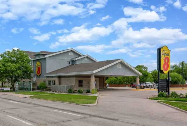 Super 8 by Wyndham Winnipeg West - photo 3