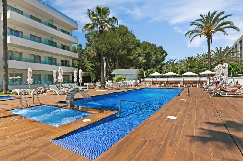 Metropolitan Playa JUKA Aparthotel - photo 1