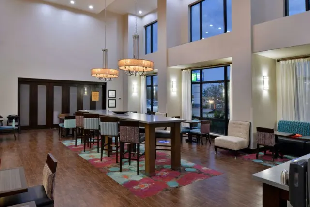 Hampton Inn  Suites Hutto - 사진 3