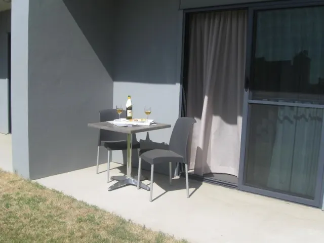 Royal Motel Miles - photo 3