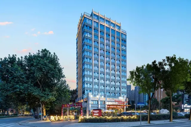 Ramada by Wyndham Wuhan Qingshan - photo 2