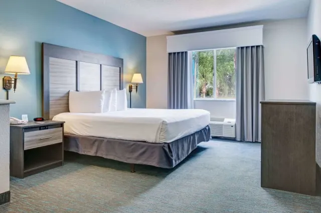 Holiday Inn Express West - foto 4