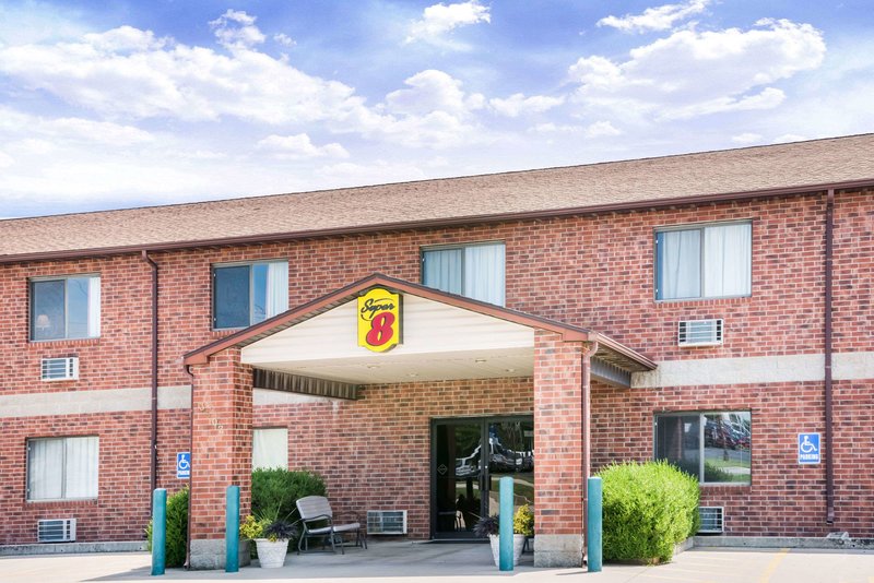 Super 8 by Wyndham Chanute - photo 1