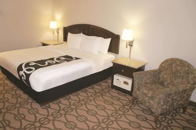 La Quinta Inn & Suites by Wyndham Springfield South - photo 3
