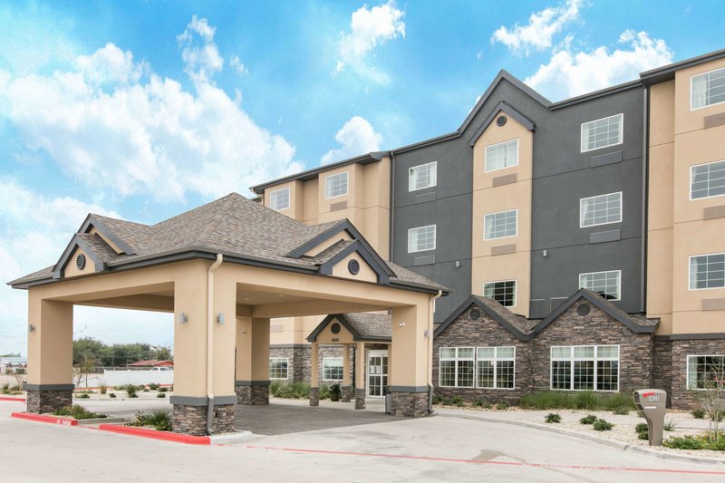 Microtel Inn and Suites by Wyndham Lubbock - photo 1