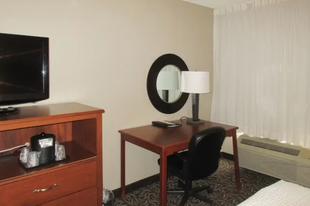 Clarion Inn  Suites  University Area - photo 3
