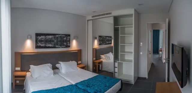 Whales Bay Hotel Apartments - photo 4