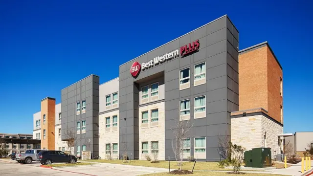 Best Western Plus Pflugerville Inn & Suites - photo 3