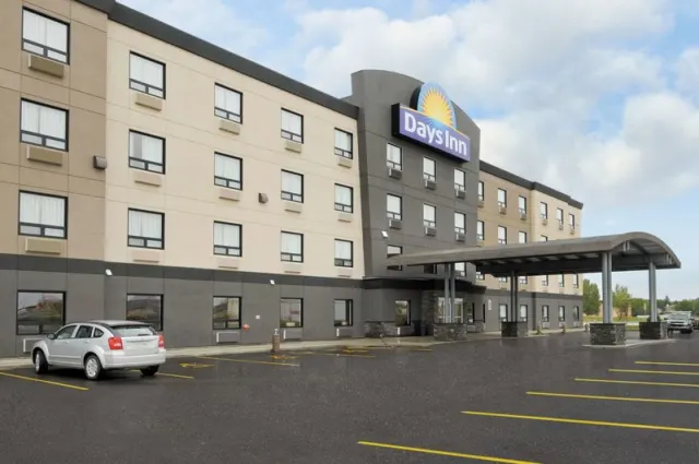 Days Inn by Wyndham Regina Airport West - photo 2