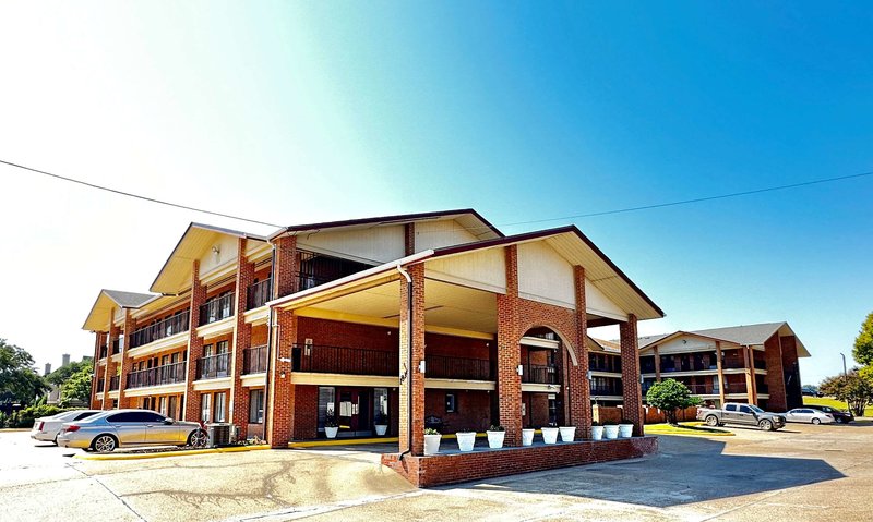 Days Inn  Suites By Wyndham Bossier City - photo 1