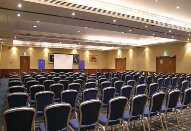 Hilton London Heathrow Airport - photo 4
