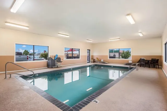 Best Western Mt. Pleasant Inn - photo 4