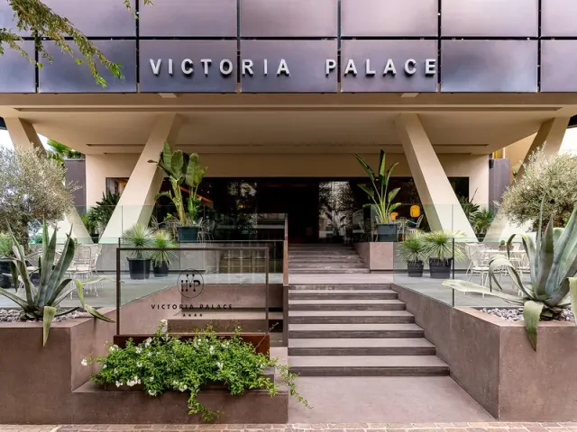 Victoria Palace - photo 2