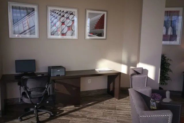 Ramada by Wyndham Lexington North Hotel  Conference Center - foto 3