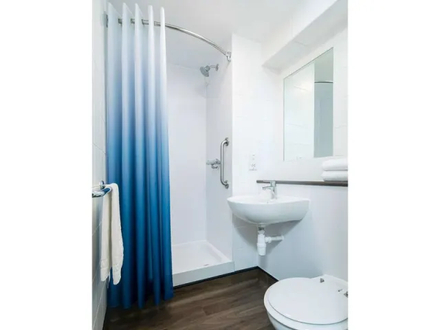 Travelodge Bristol Central Mitchell Lane - photo 3