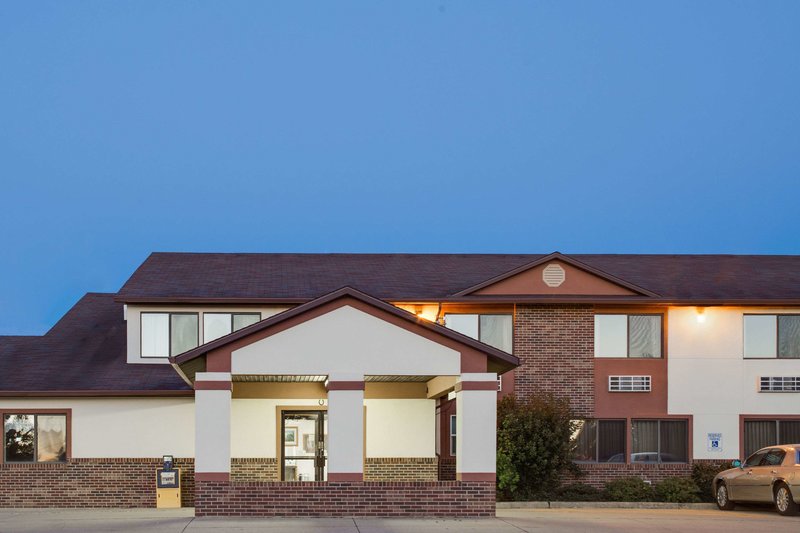 Super 8 by Wyndham Oelwein - photo 1