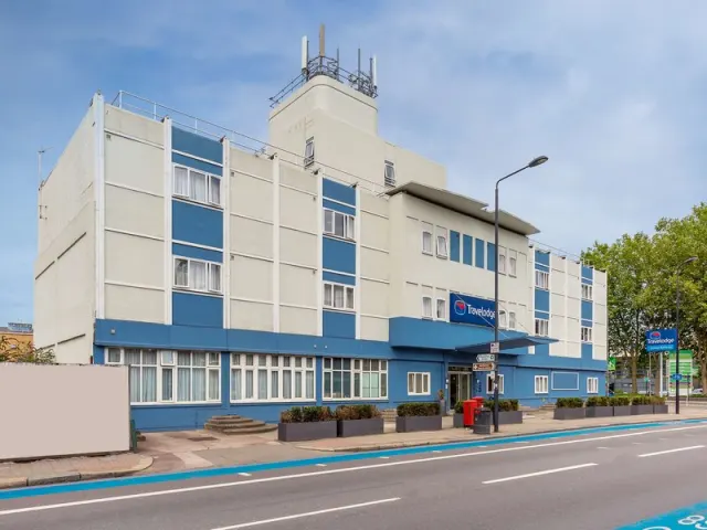 Travelodge London Battersea - photo 4