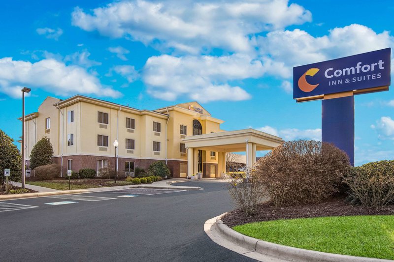 Comfort Inn & Suites - photo 1