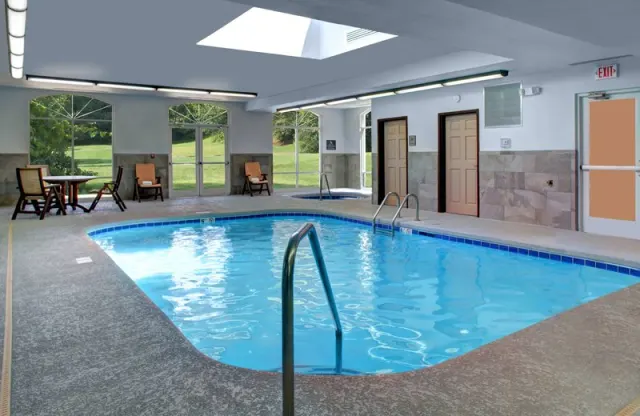 Country Inn  Suites by Radisson Asheville Downtown Tunnel Road - photo 3