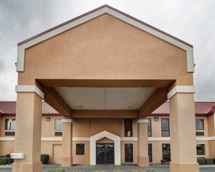 Quality Inn & Suites Pine Bluff - photo 1