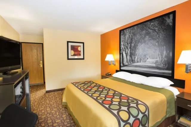 Super 8 by Wyndham Clive/W Des Moines - photo 4