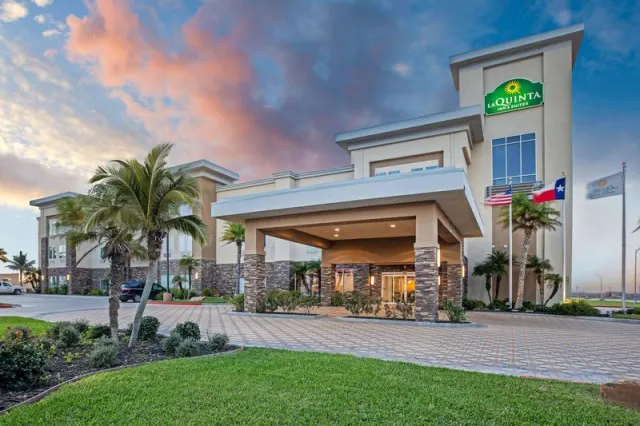 La Quinta Inn & Suites by Wyndham Corpus Christi - Portland, Portland