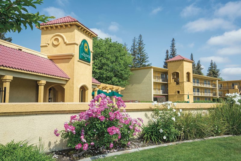 Howard Johnson by Wyndham Sacramento Downtown - photo 1