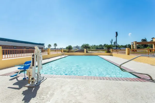 Days Inn by Wyndham Orange - photo 3