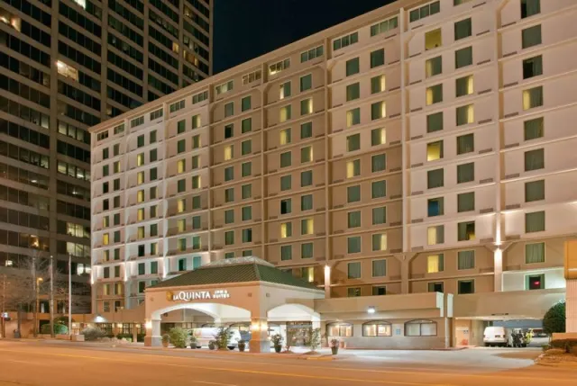 La Quinta Inn  Suites by Wyndham Downtown Conference Center - photo 2