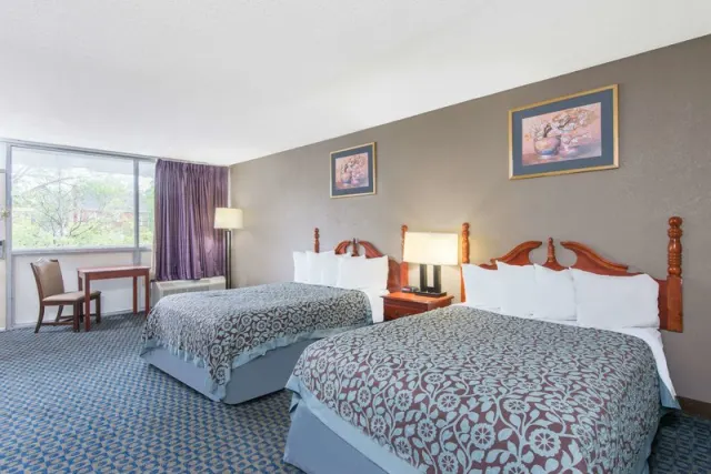 Days Inn by Wyndham Arlington Pentagon - photo 3
