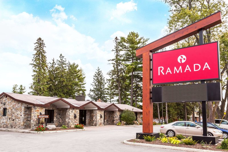 Ramada by Wyndham Ottawa On The Rideau - photo 1