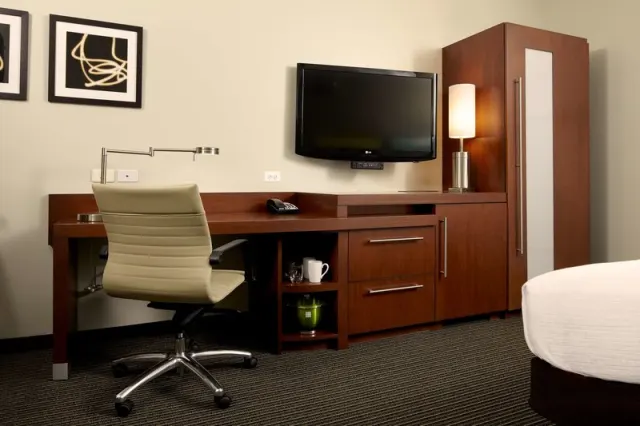 Hyatt Place Greensboro  Downtown - photo 4