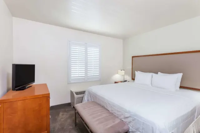 Hawthorn Suites by Wyndham Victorville - photo 4