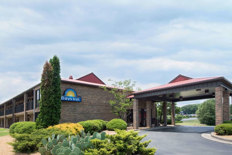 Days Inn by Wyndham Fort Payne - photo 1